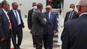 Wuxuu ka mid ahaa madaxada wadamada geeska Afrika ee ka qaybgalaysa caleemo-saarka madaxweyne Xasan Sheekh