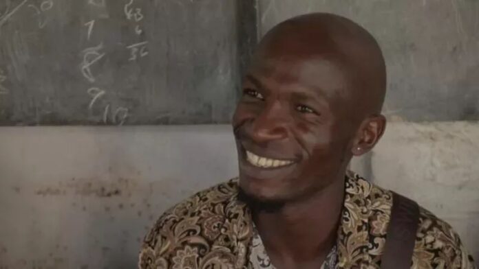 Steve Kipepeo ayaa ragga siiya suufka nadaafadda marka uu ka hadlayo dhiigga caadada