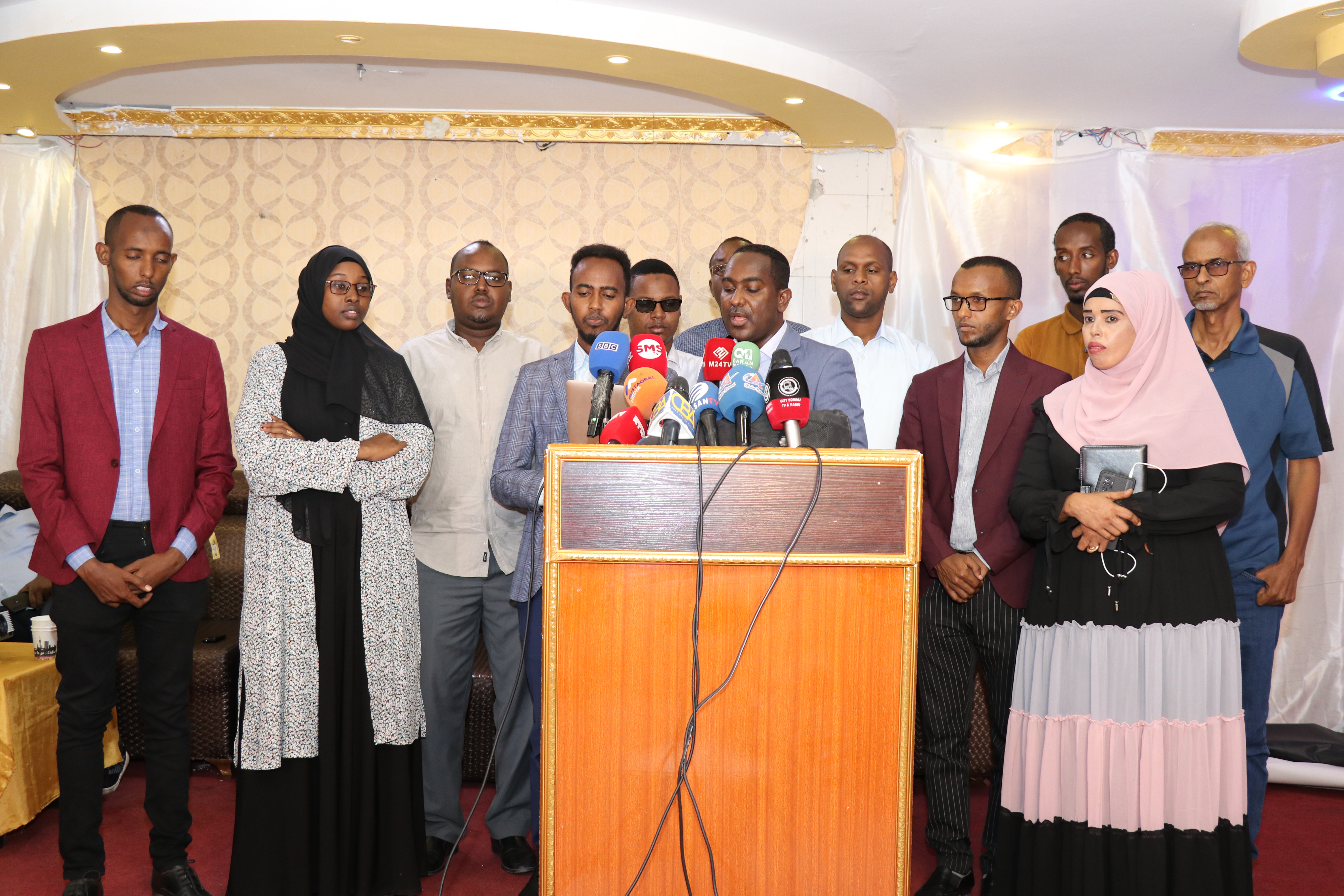 Somali Independent media houses and journalists issue a joint communique addressing the state of freedom of expression and human rights in Somalia on Saturday, 4 June, 2022. | PHOTO/SJS.